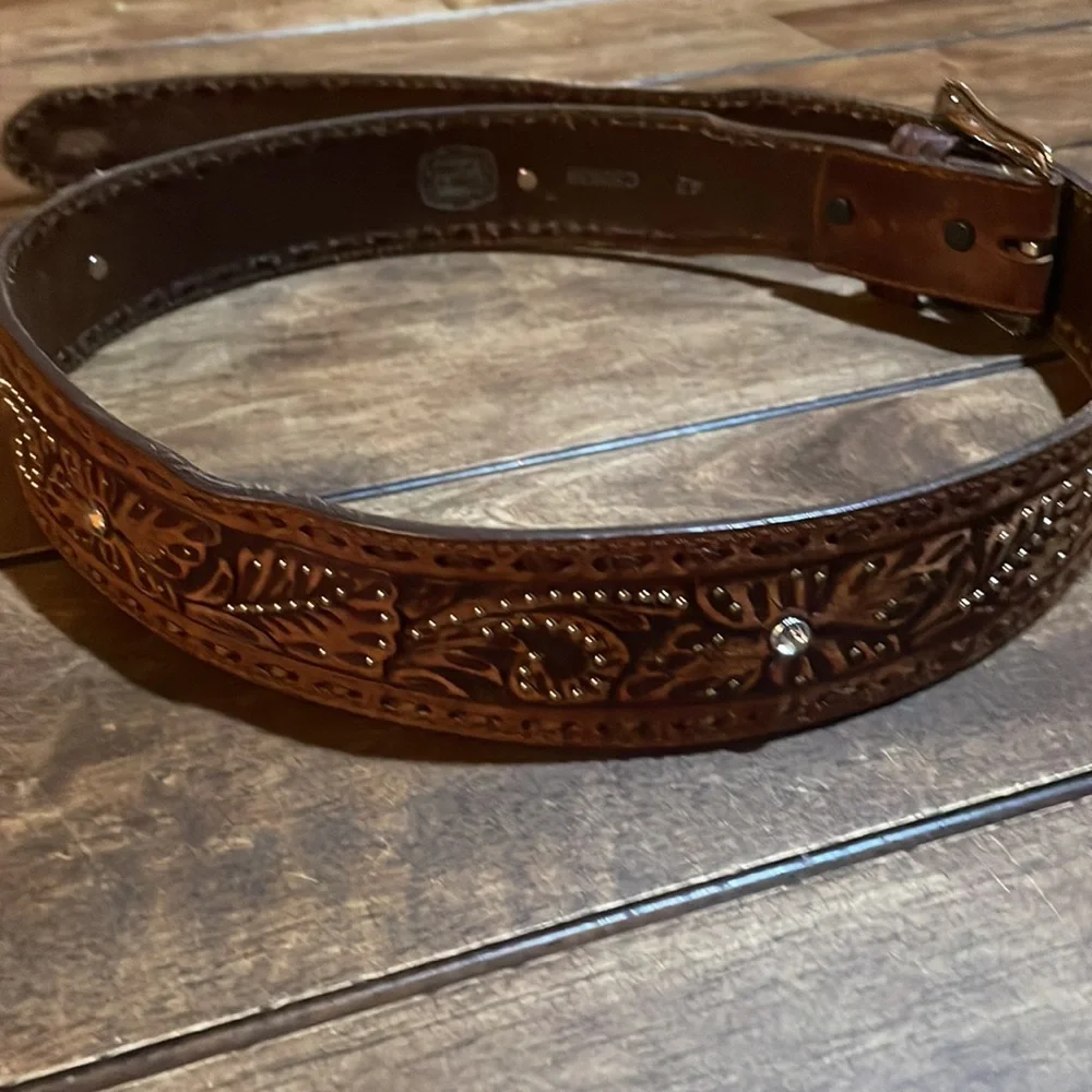 Women’s Tony Lama leather belt size‎ 42
